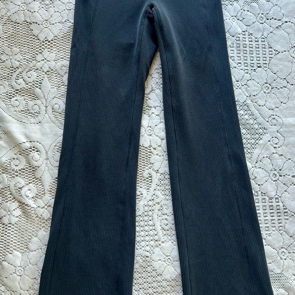 Lululemon Ribbed Softstreme Flared Pants Black - Size 4 NWOT